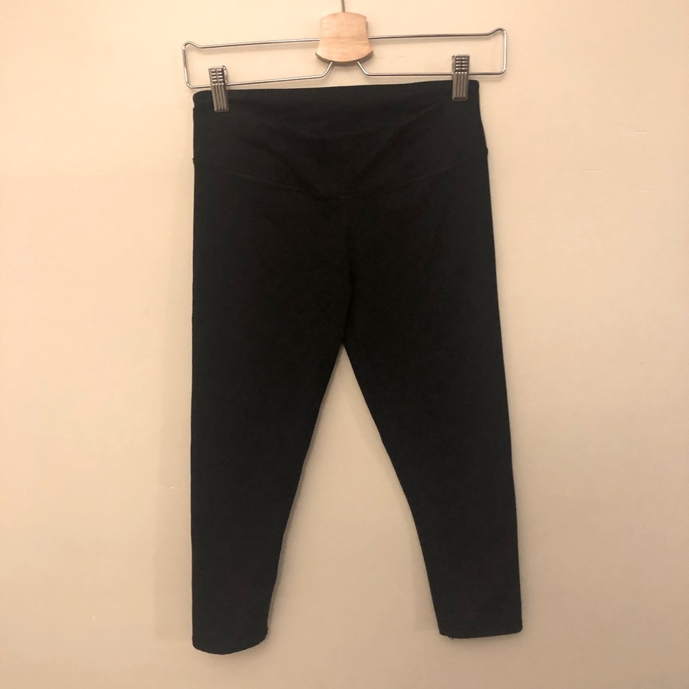 Black Fabletics Cropped Leggings